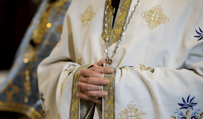 Θύμα απάτης ιερέας του άρπαξαν 2.800 ευρώ μέσω facebook