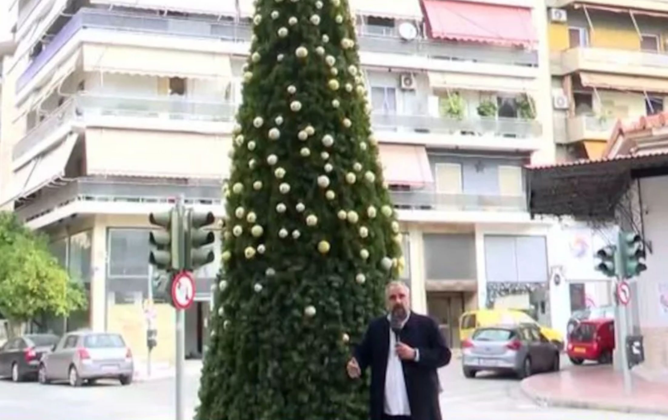 Έκλεψαν τα στολίδια και από δεύτερο χριστουγεννιάτικο δέντρο