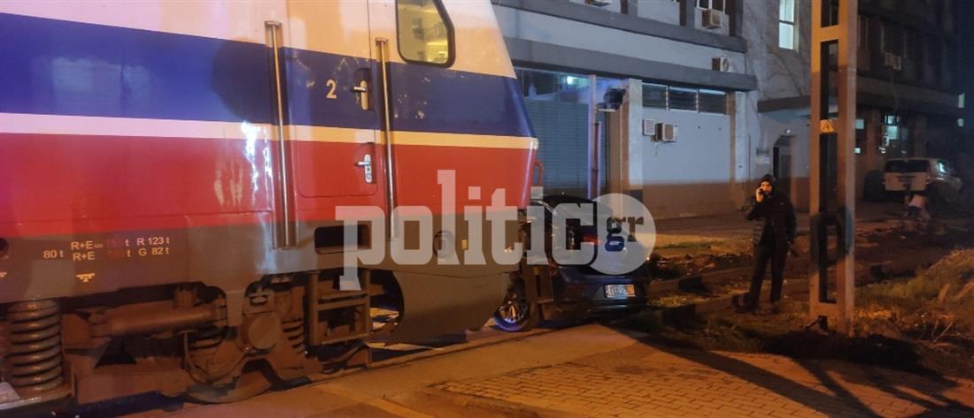 Τρένο παρέσυρε αυτοκίνητο στη Θεσσαλονίκη (εικόνες)