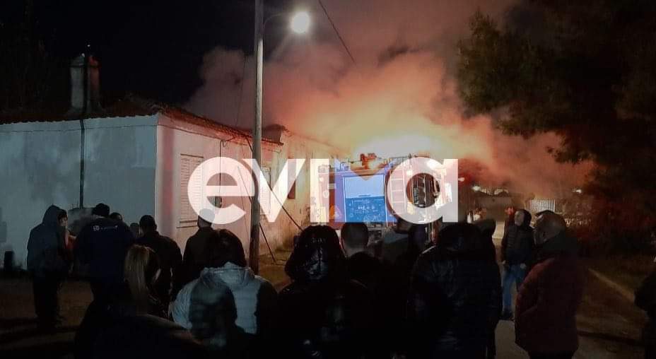 Φωτιά στην Εύβοια: Κάηκε ολοσχερώς σπίτι τα μεσάνυχτα (εικόνες)