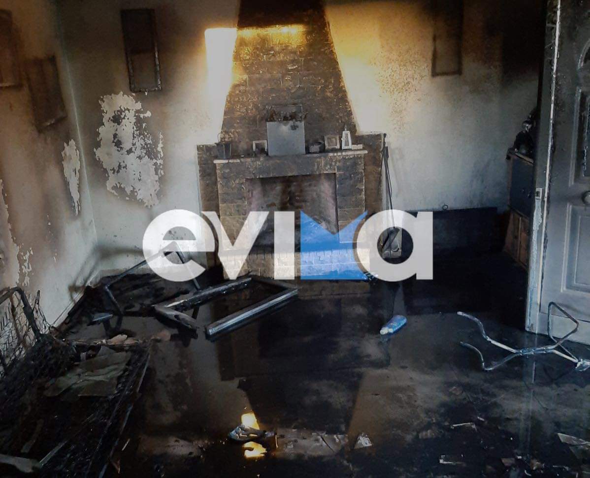 Στις φλόγες εξοχική κατοικία στην Εύβοια: Πως προκλήθηκε η φωτιά (εικόνες)