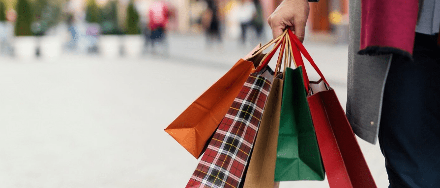 Γιορτινά ψώνια: Προσοχή στις παραπλανήσεις των επιτήδειων, λέει η ΕΕΚΕ