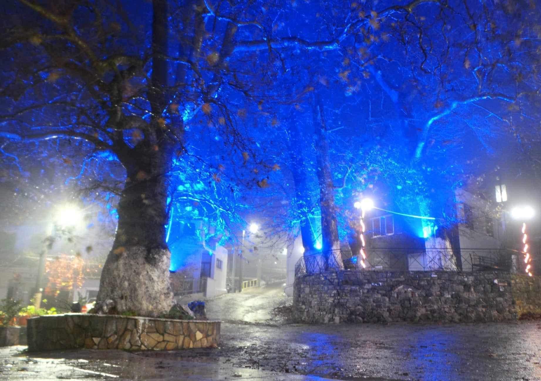 Σε αυτό το χωριό της Εύβοιας φώτισαν τα πλατάνια για τις γιορτές – Μαγικές εικόνες
