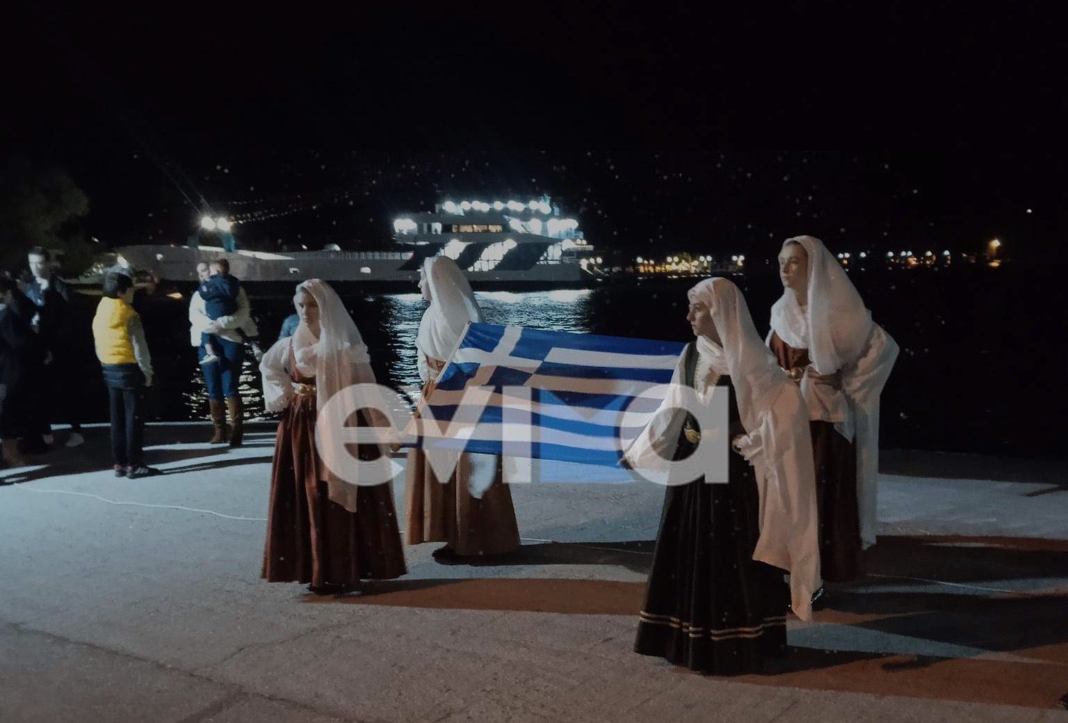 Εύβοια: Η Ερέτρια γιορτάζει τον Πολιούχο της Άγιο Νικόλαο (εικόνες&βίντεο)