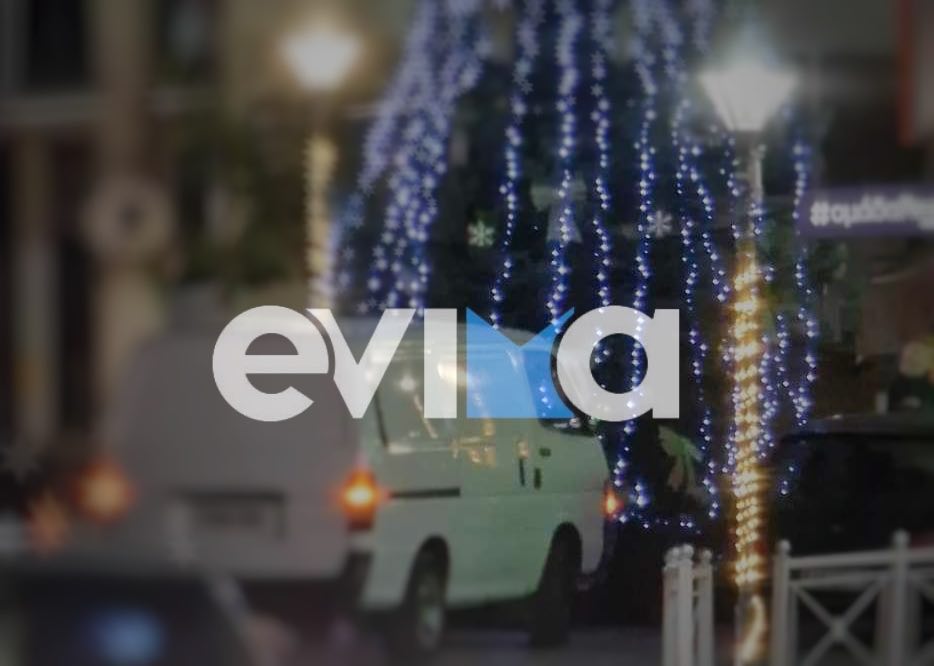 Εύβοια: Πάρκαρε μπροστά στο Χριστουγεννιάτικο δέντρο και τον…..«στόλισαν» κανονικά (εικόνα)