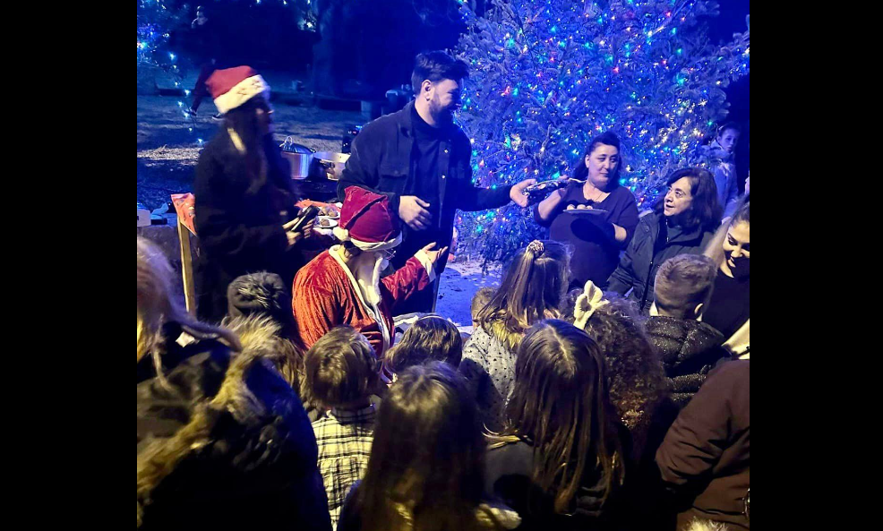 Χριστούγεννα στα Ηλια Ευβοίας: Ο Άγιος Βασίλης έφερε δώρα και μια βραδιά κεφιού και χαράς
