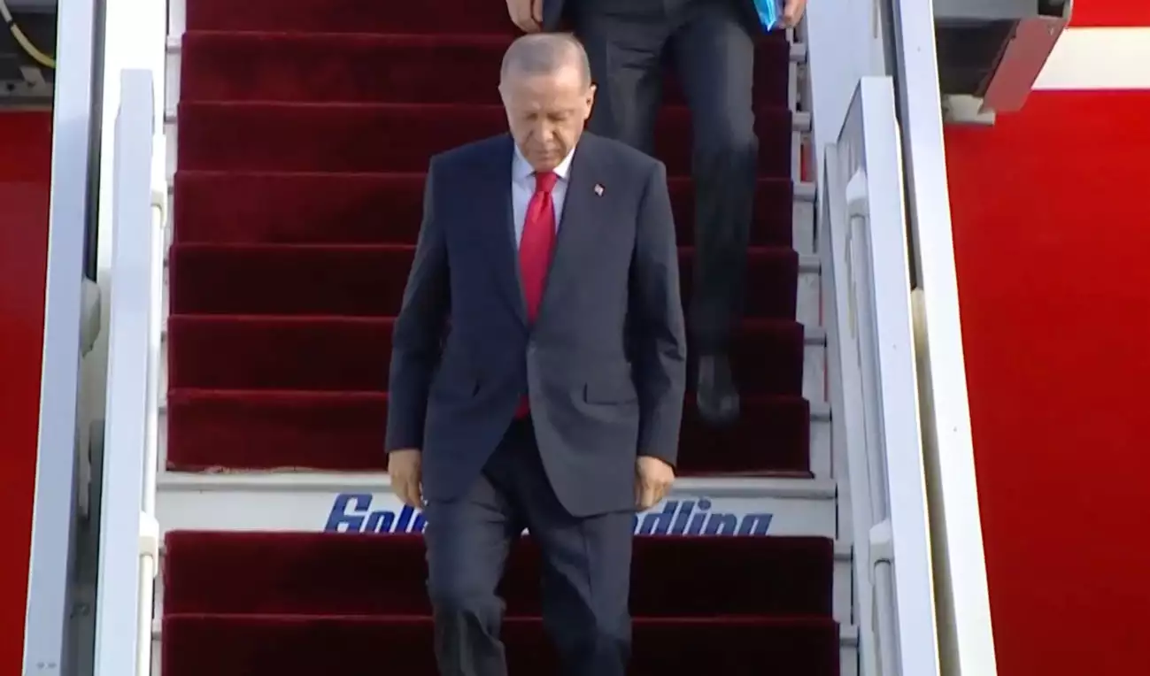 Ο Ερντογάν έφτασε στην Αθήνα μισή ώρα νωρίτερα – Δείτε Live