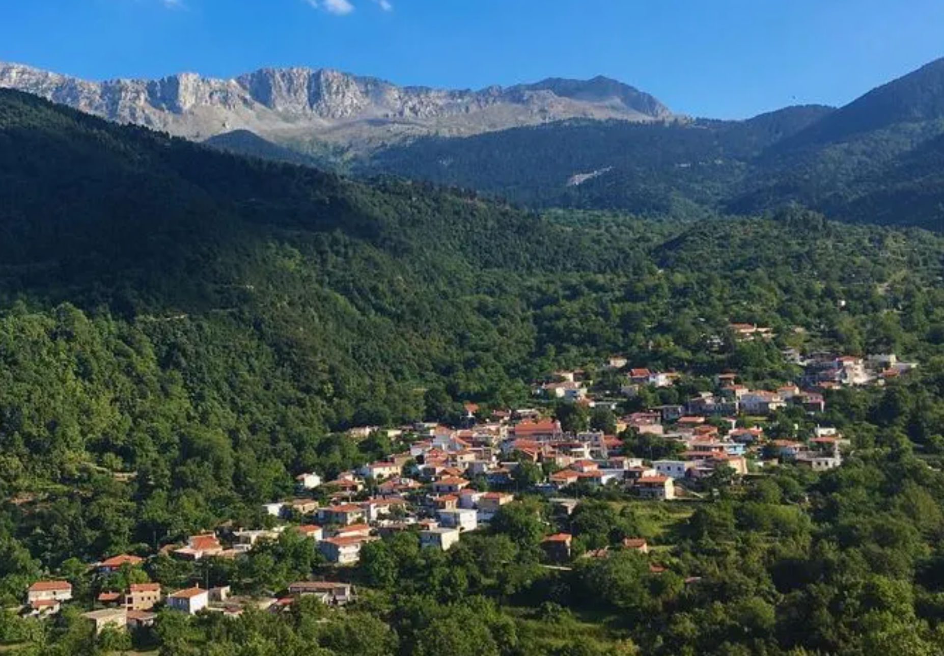 Το φαράγγι με τα παγωμένα νερά στην Εύβοια βγαλμένο από παραμύθι