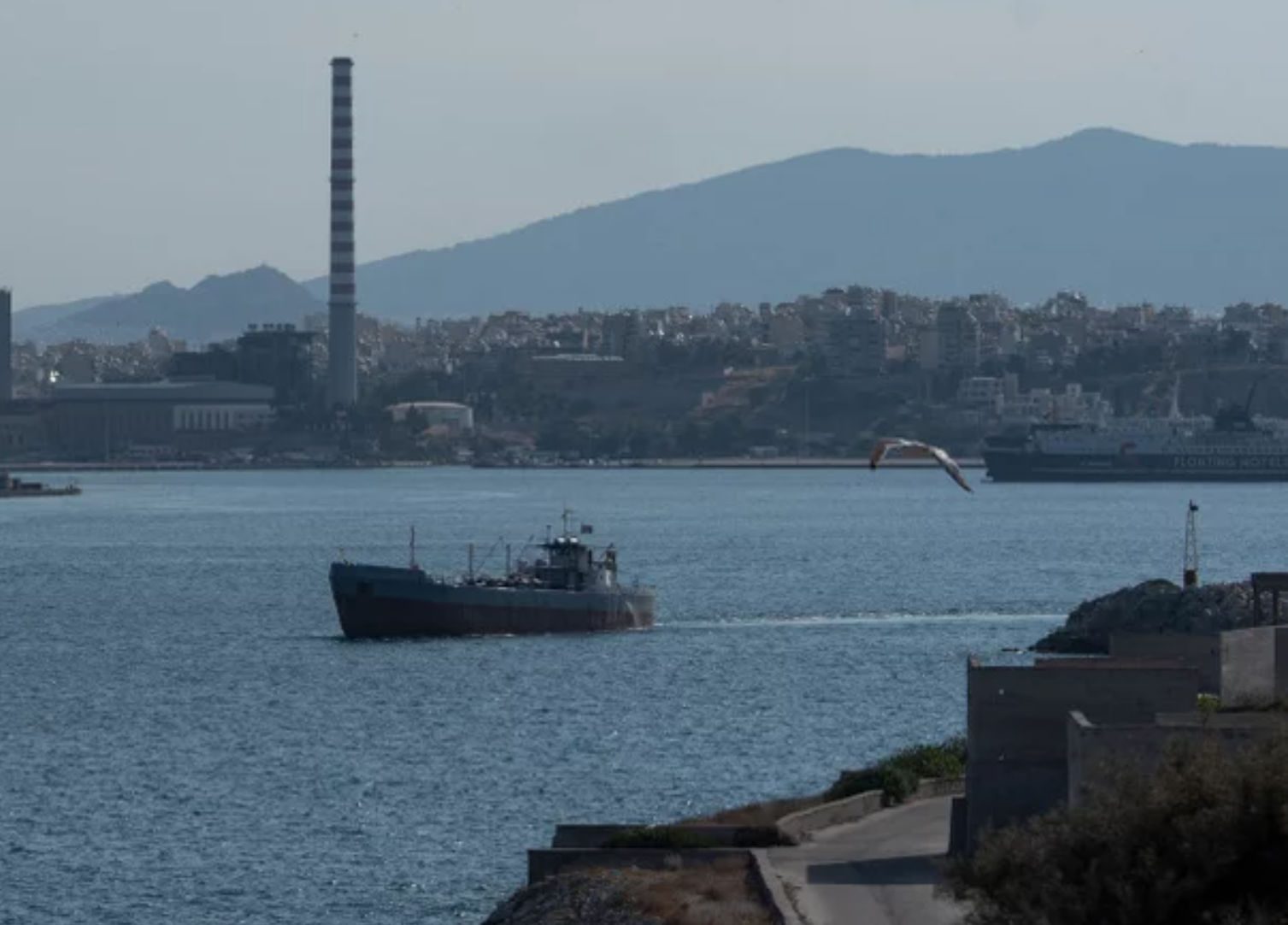 Γυναίκα έπεσε από ferry boat στη θάλασσα – Οδηγήθηκε στο νοσοκομείο