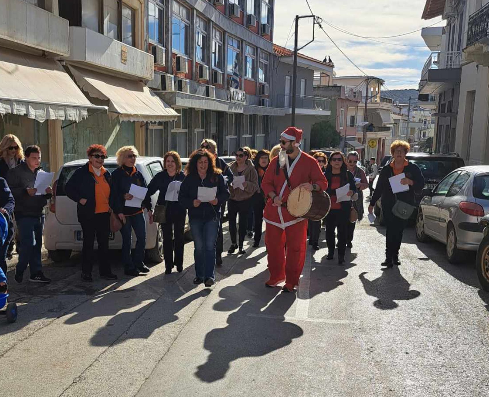 Εύβοια: Παραδοσιακά κάλαντα στους δρόμους της πόλης