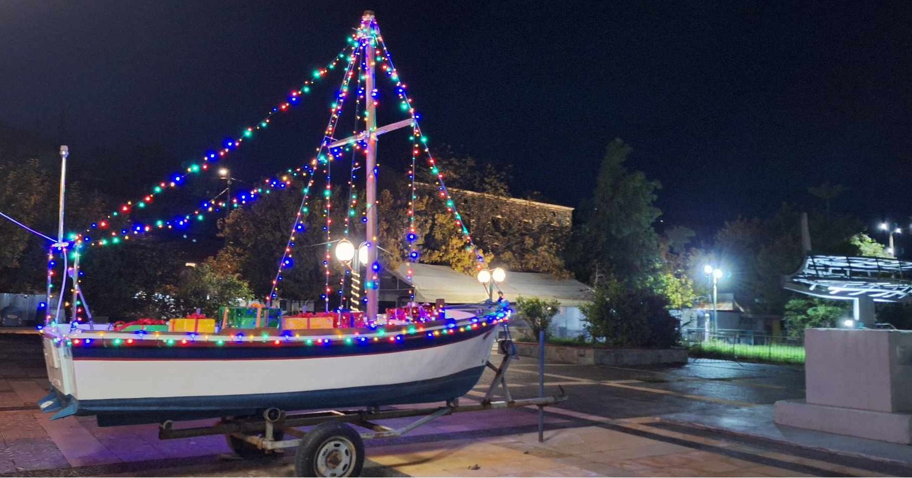 Το πανέμορφο χριστουγεννιάτικο καράβι της Εύβοιας – Δείτε πού βρίσκεται (pics)