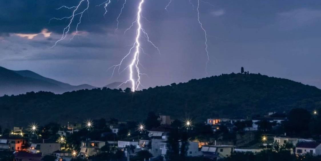 Καιρός: «Εξπρές» κακοκαιρία με ισχυρές καταιγίδες και μποφόρ σήμερα σε Εύβοια και Σκύρο