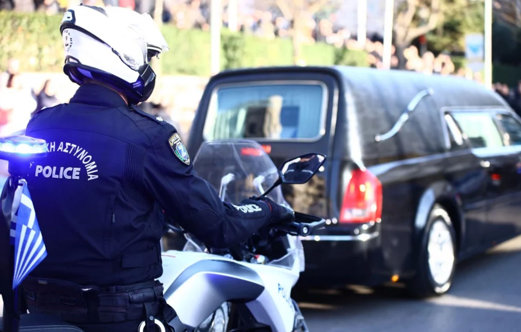 Σε κλίμα βαθιάς οδύνης η κηδεία του αστυνομικού Γιώργου Λυγγερίνη: Συγκλόνισε η μητέρα του (pics-videos)