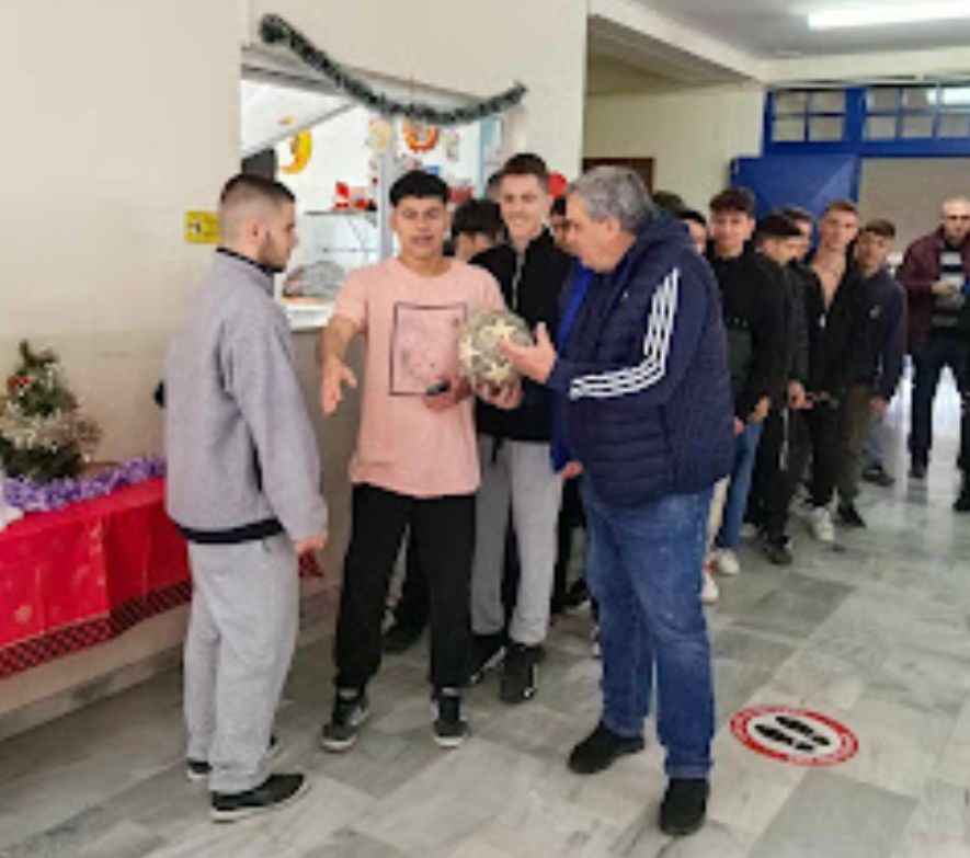 Εύβοια: Το σχολείο έγινε… Χριστουγεννιάτικο σκηνικό