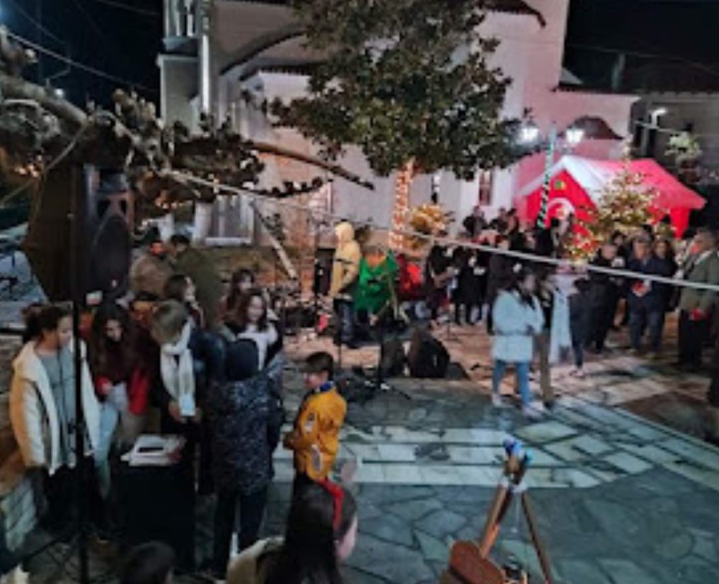 Εύβοια: Με τραγούδια και εκδηλώσεις μπήκαν σε ρυθμούς Χριστουγέννων