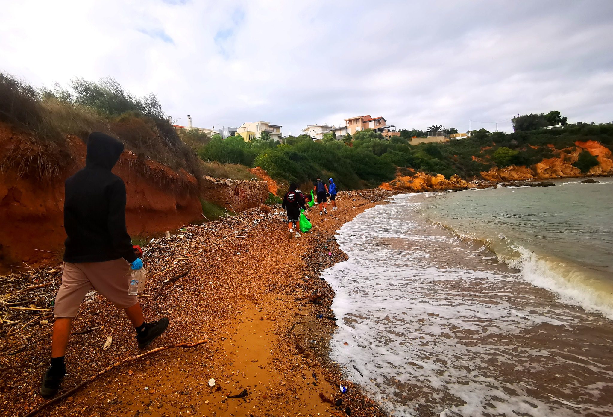 Χαλκίδα: Μαθητές καθάρισαν την παραλία στις Ροδιές