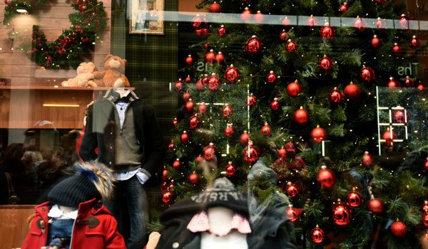 Τι ώρα κλείνουν σήμερα τα καταστήματα – Το εορταστικό ωράριο μέχρι την Πρωτοχρονιά