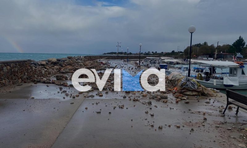 Εύβοια: Η κακοκαιρία κυριολεκτικά πήρε και σήκωσε τοιχίο αλιευτικού καταφυγίου