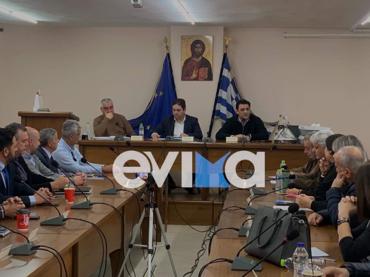 Συνεδριάζει τώρα το νέο δημοτικό συμβούλιο Κύμης Αλιβερίου (εικόνες)