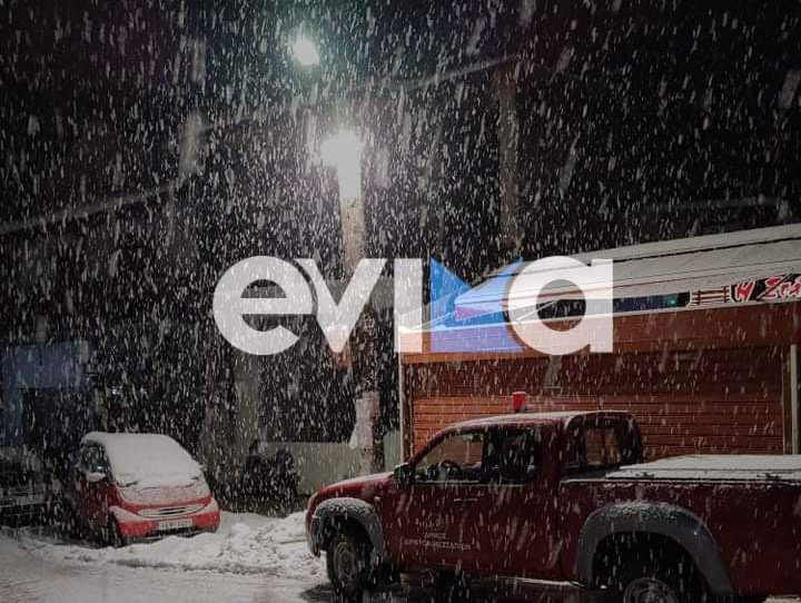 Κακοκαιρία στην Εύβοια: Χιόνια σε υψόμετρο 300 μέτρων από το απόγευμα
