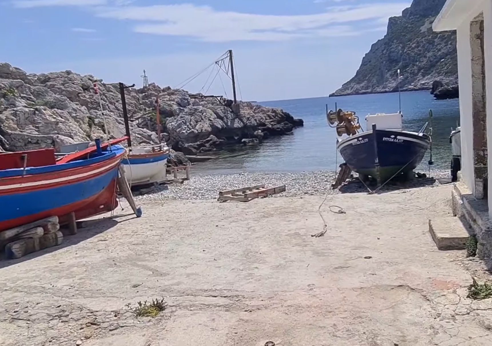 Εύβοια: Το ξεχωριστό χωριό με τις βάρκες… ανεβασμένες στα σπίτια