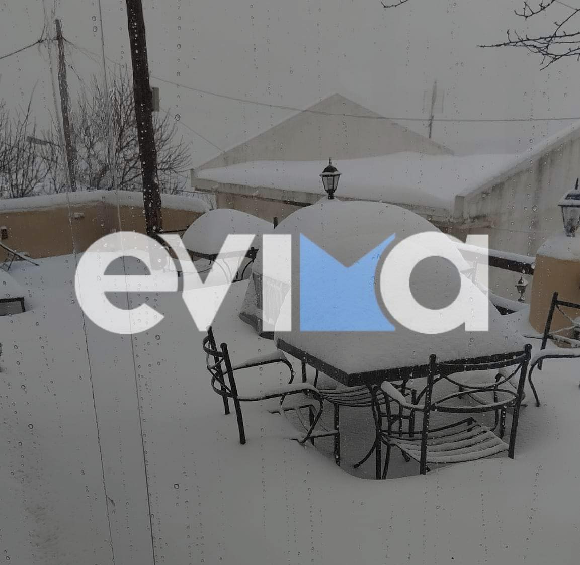 Χιόνια στην Εύβοια: Ακόμα ένα χωριό «παραδόθηκε» στο χιόνι