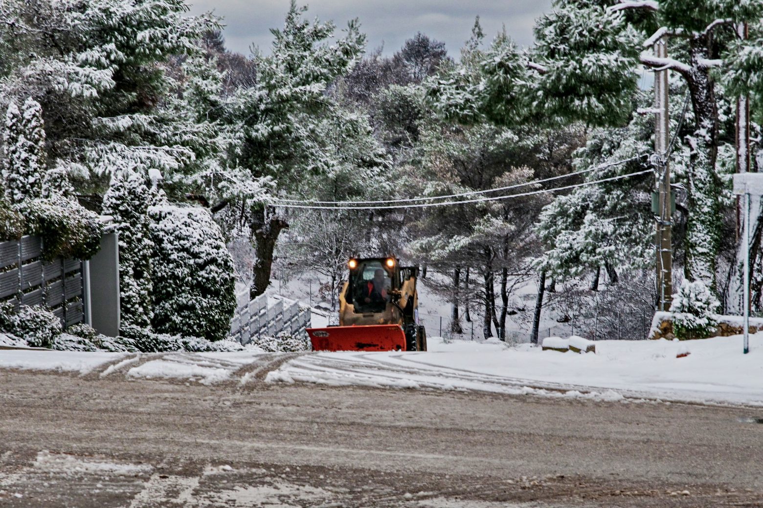 Κακοκαιρία: Έκλεισε η λεωφόρος Πάρνηθας λόγω χιονόπτωσης