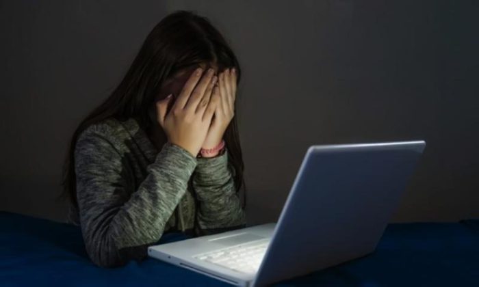 Εφιάλτης για νεαρή μαθήτρια: Της έκαναν διαδικτυακό bullying – Έφτασε στα πρόθυρα της αυτοκτονίας