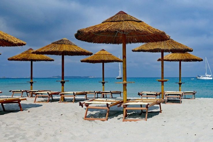 Εύβοια: Τι αλλάζει στις παραλίες – Ποιες θα «απαλλαγούν» από τις ομπρέλες