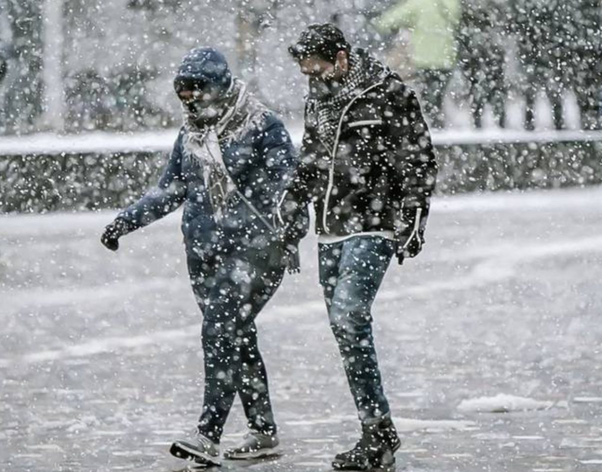 Τσατραφύλλιας για το φιάσκο με τα χιόνια στην Αττική: Δεν μπορούμε να γινόμαστε σάκος του μποξ κάθε φορά που δεν το έστρωσε 200 μέτρα πιο κάτω