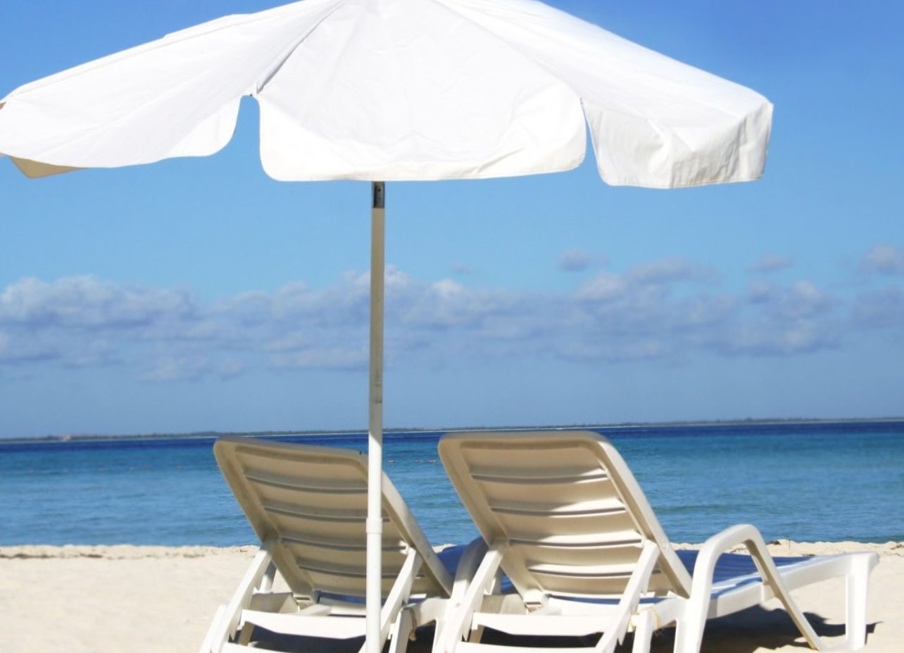 Τι αλλάζει στις παραλίες της Εύβοιας από το καλοκαίρι – Μπαίνει πλαφόν σε ομπρέλες και ξαπλώστρες