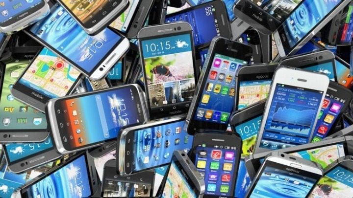 Πουλούσαν κλεμμένα κινητά κανονικότατα σε κατάστημα