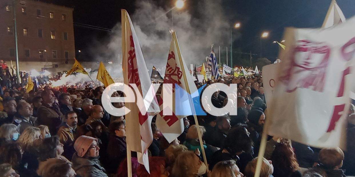 Ξεκίνησε το συλλαλητήριο στο Σύνταγμα – Ηχηρή η παρουσία την αγροτών στην Αθήνα