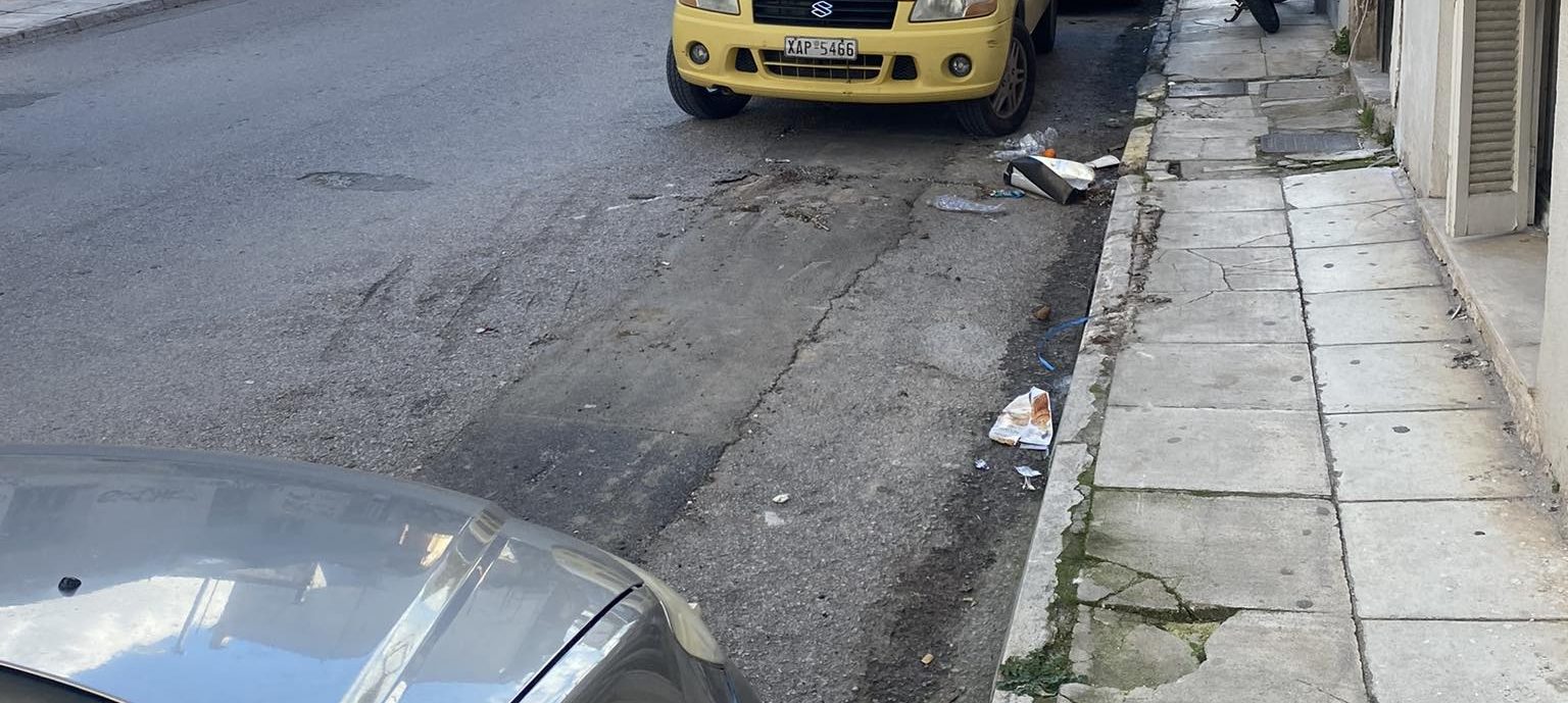 Εύβοια: Απομάκρυναν τον μεγάλο κάδο σκουπιδιών από την Προαστίου στη Χαλκίδα