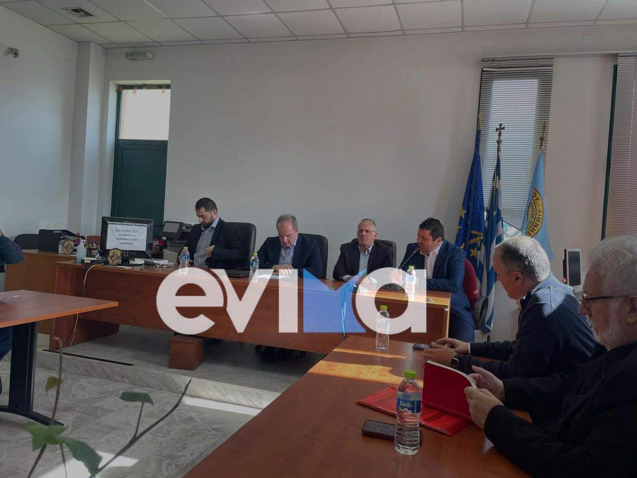 Εύβοια: Στο δημαρχείο Μαντουδίου τώρα ο υφυπουργός Αγροτικής Ανάπτυξης – Συνάντηση με αγρότες