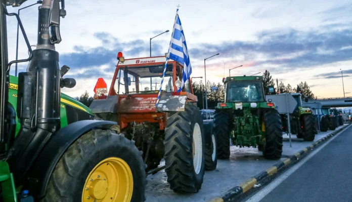 Αγρότες: Αν επιχειρήσουν να μας σταματήσουν θα κλείσει η εθνική οδός