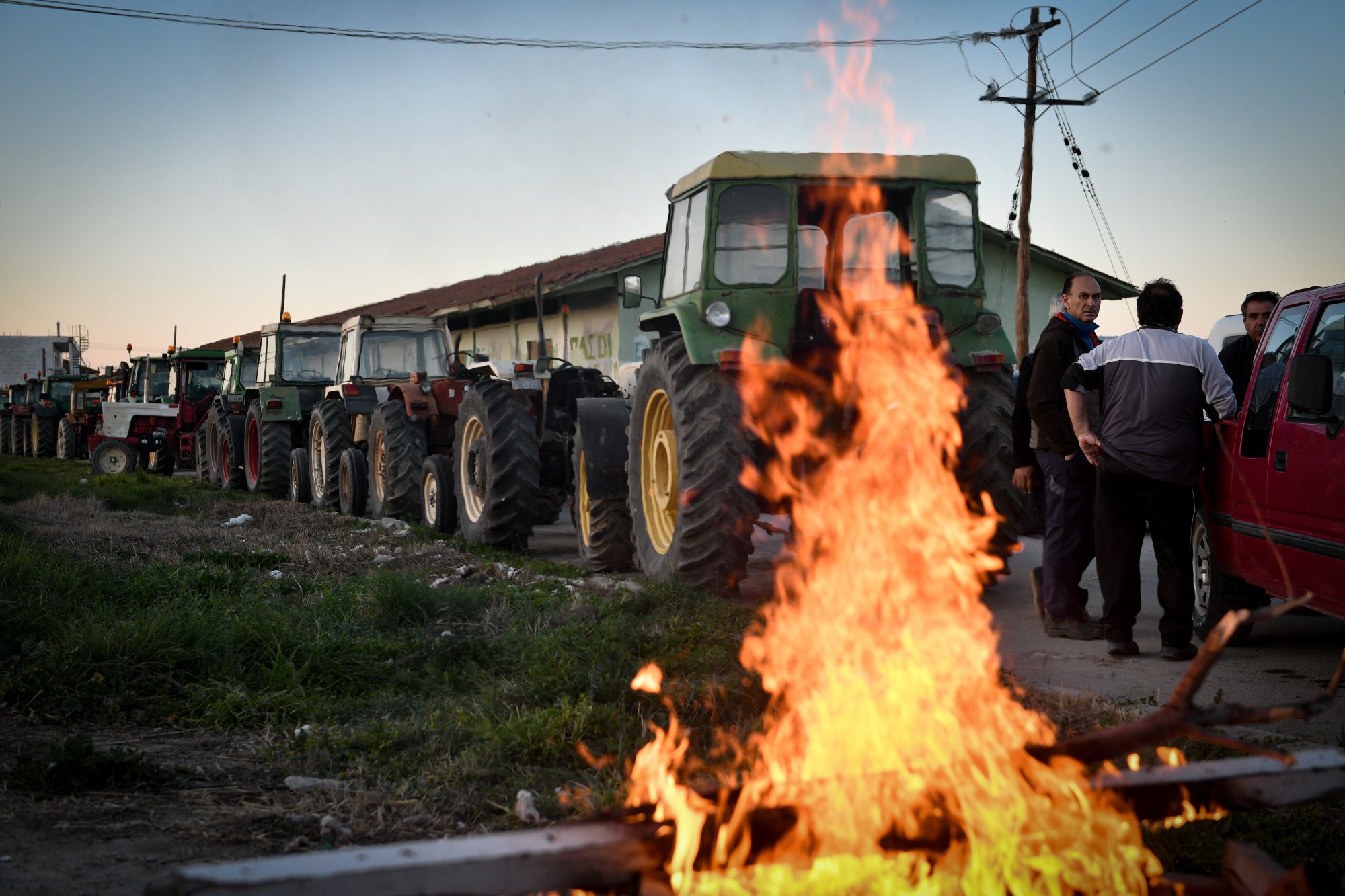 Εύβοια: Στα μπλόκα οι αγρότες – Στο πλευρό τους οι βουλευτές