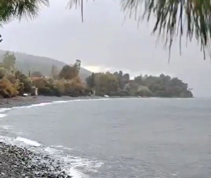 Εύβοια: Βίντεο από ελεγχόμενη έκρηξη χειροβομβίδας σε παραλία