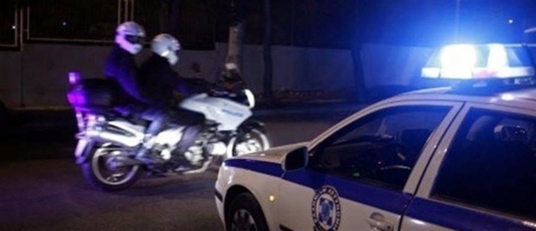 Νεαρός επιτέθηκε σε αστυνομικούς μέσα στο ΑΤ στο Βόλο