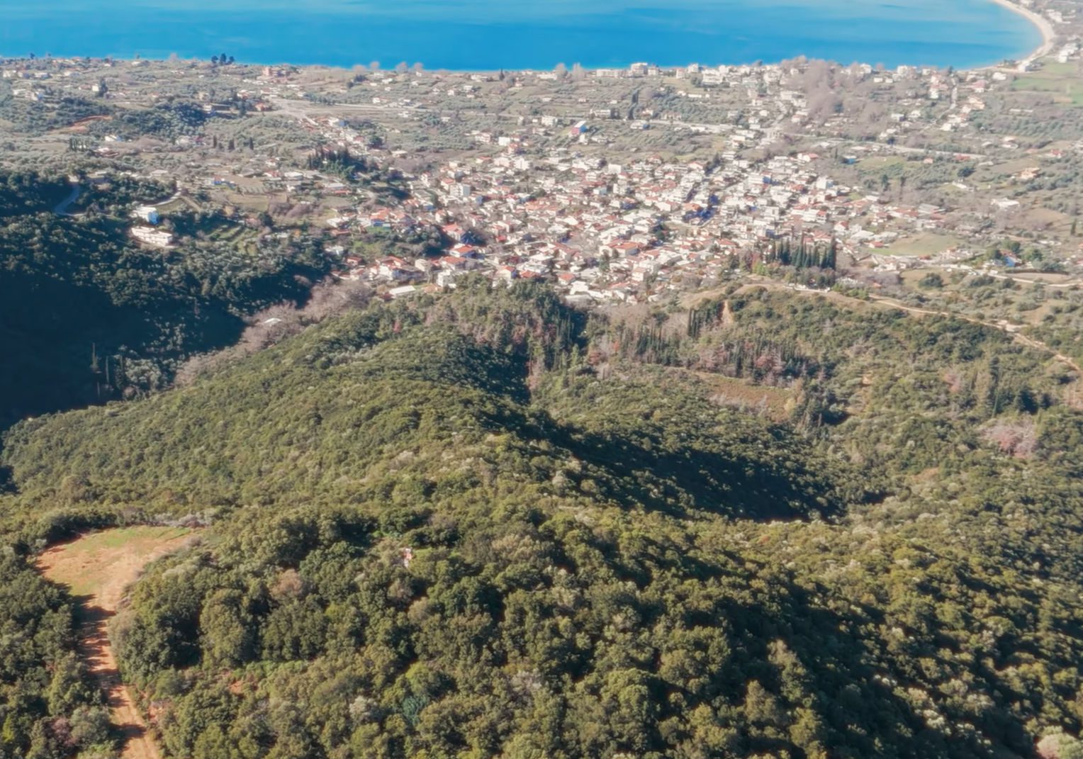 Βόρεια Εύβοια: Οδοιπορικό στα χωριά της Αιδηψού – Εντυπωσιακές εικόνες