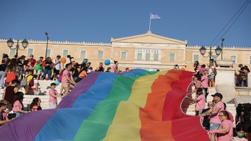 New York Times: Η Ελλάδα είναι η πρώτη ορθόδοξη χώρα που θα επιτρέψει τον γάμο ομοφύλων
