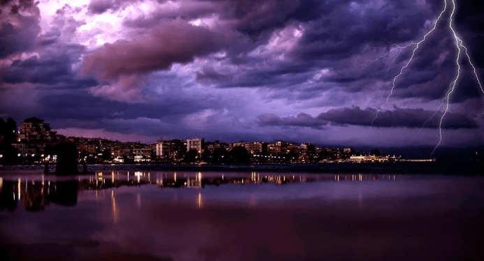 Καιρός: Προσοχή τις επόμενες ώρες στην Εύβοια – Έρχονται καταιγίδες