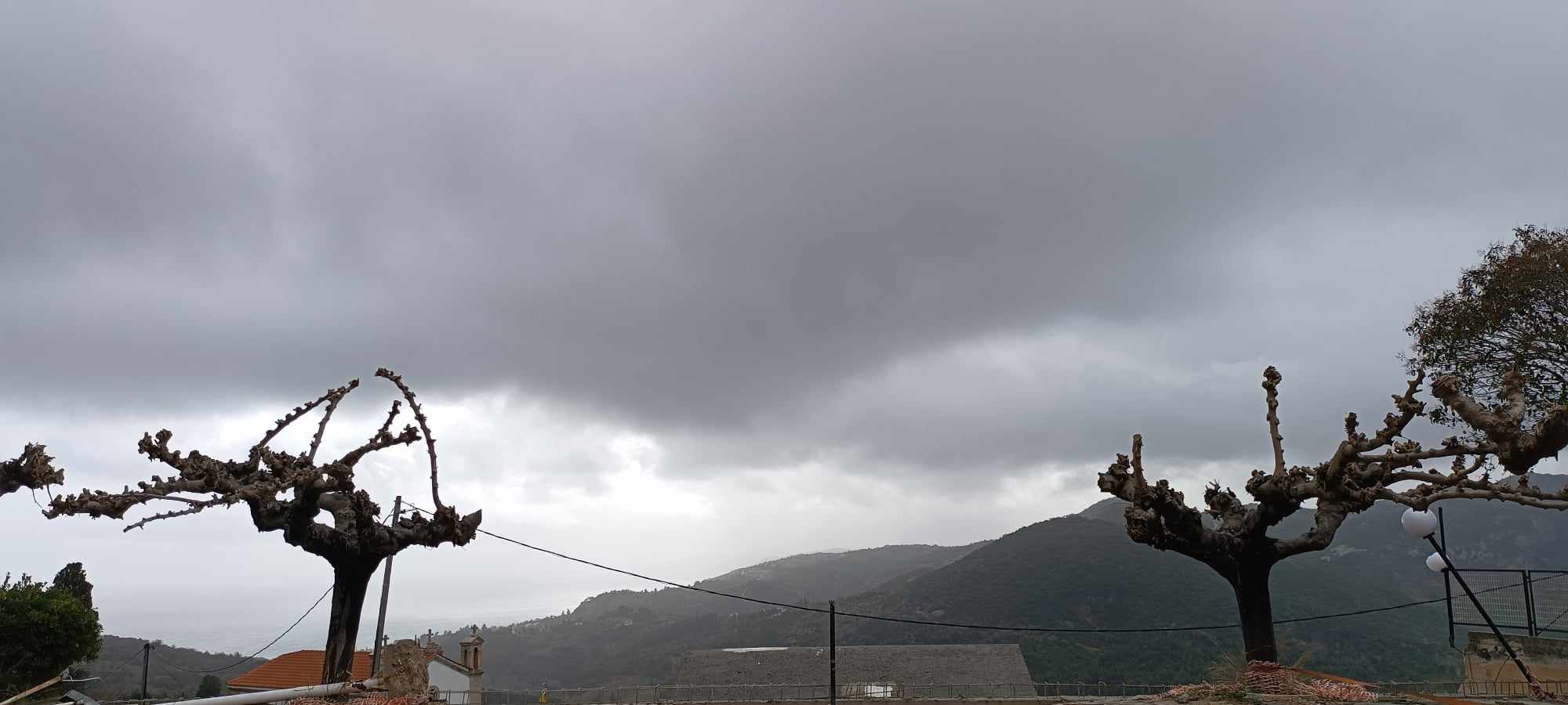 Καιρός: Τοπικές βροχές σήμερα σε Εύβοια και Σκύρο