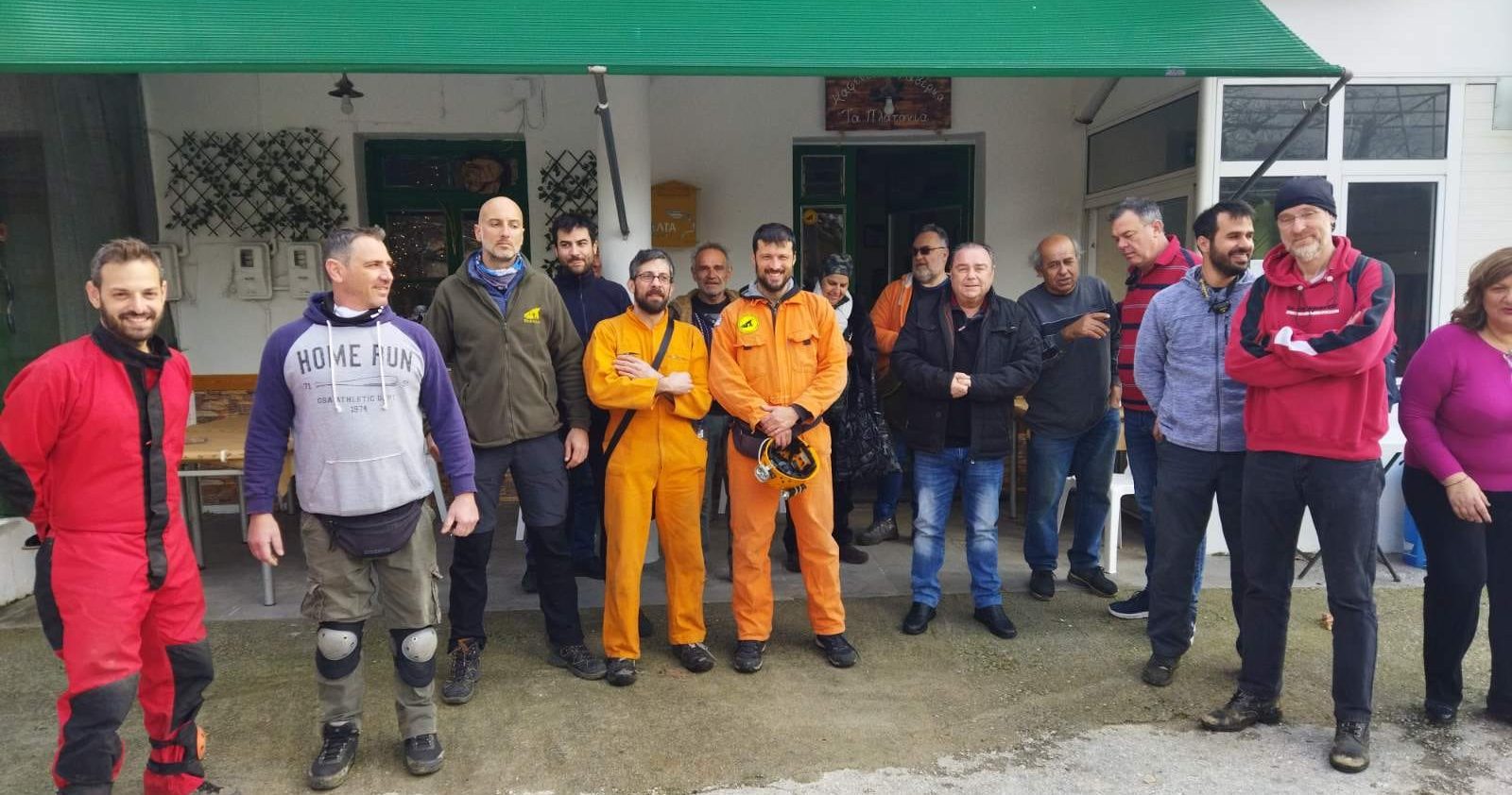 Δήμαρχος στην Εύβοια έχει βαλθεί να δώσει ζωή στα χωριά – Που βρέθηκε με σπηλαιολόγους