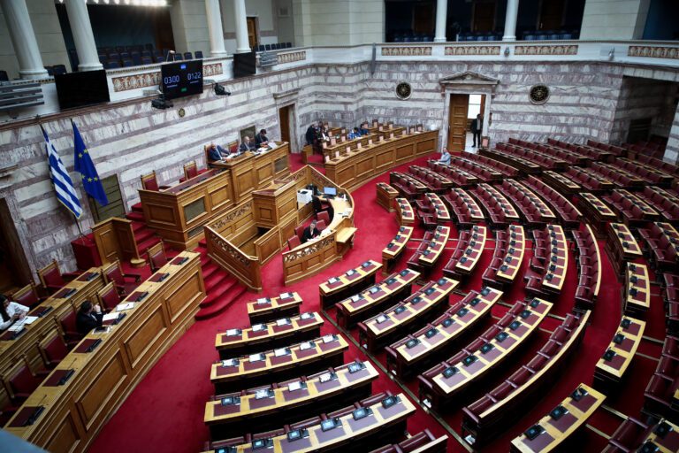 Ποιοι βουλευτές της Εύβοιας απείχαν και ποιοι καταψήφισαν το νομοσχέδιο για τα ομόφυλα ζευγάρια