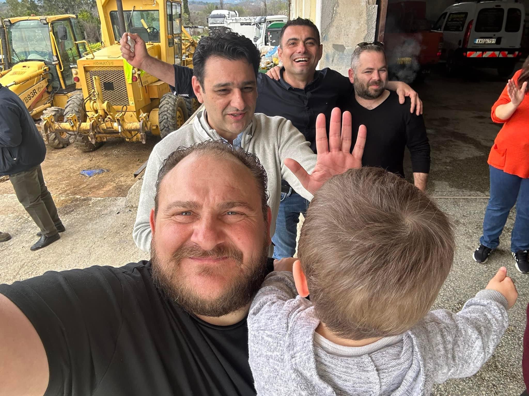 Τσικνοπέμπτη: Δήμαρχος στην Εύβοια τσίκνιζε σε εργοτάξιο του Δήμου παρέα με τους εργαζόμενους