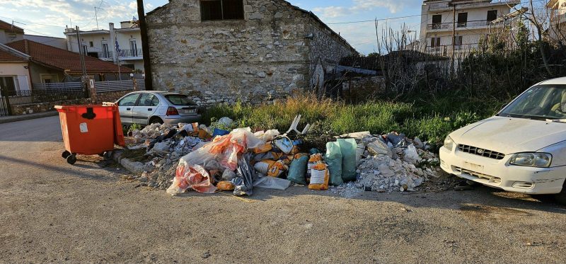 Οι παράδοξοι «σκουπιδότοποι» της Εύβοιας – Νέες εικόνες ντροπής στο νησί