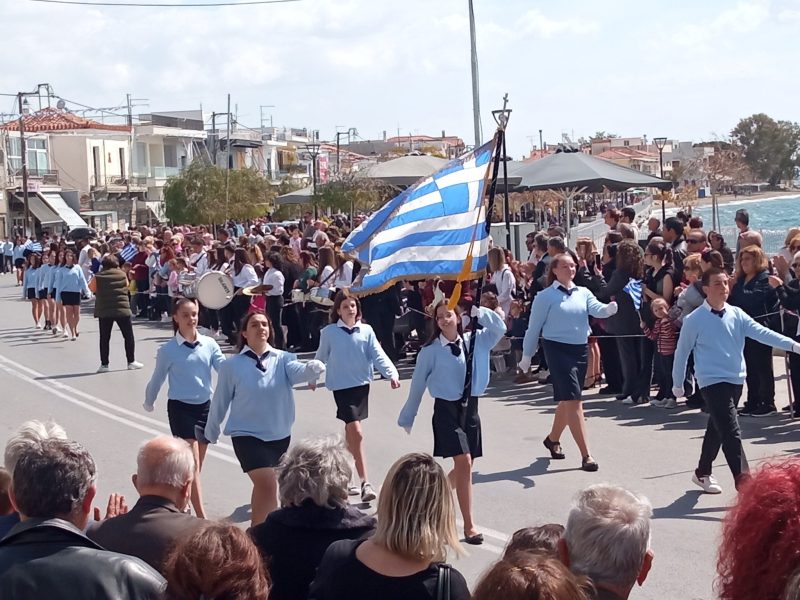 Εύβοια-25η Μαρτίου: Δέος και θαυμασμός με την παρέλαση μαθητών στην Αμάρυνθο