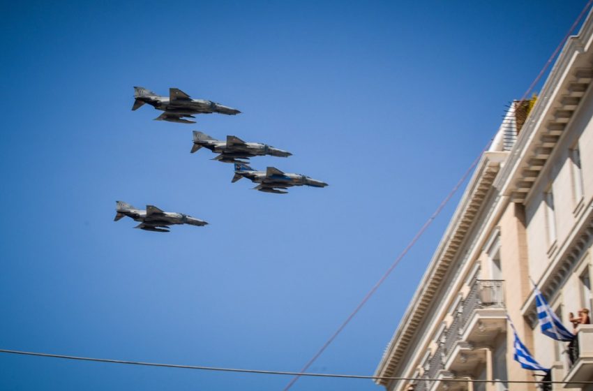 Γιατί θα πετάξουν μαχητικά αεροσκάφη σήμερα πάνω από την Αθήνα