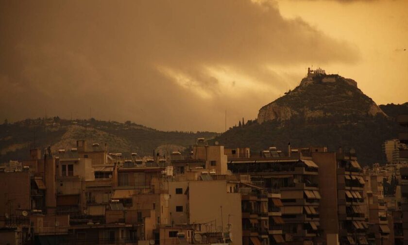 Η αφρικανική σκόνη «σκεπάζει» τη χώρα – Πότε έρχονται νέα κύματα